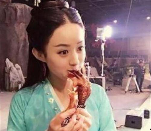 赵丽颖吃饭爆料陈伟霆视频,甜蜜互动引网友热议  第3张