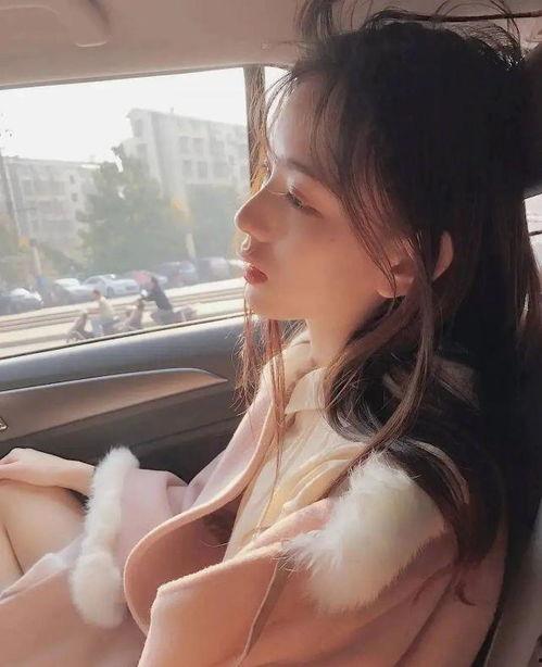 抖音腿纹身女网红吃瓜,揭秘网红圈背后的真相与争议”  第2张