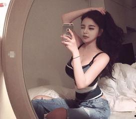 抖音腿纹身女网红吃瓜,揭秘网红圈背后的真相与争议”  第3张